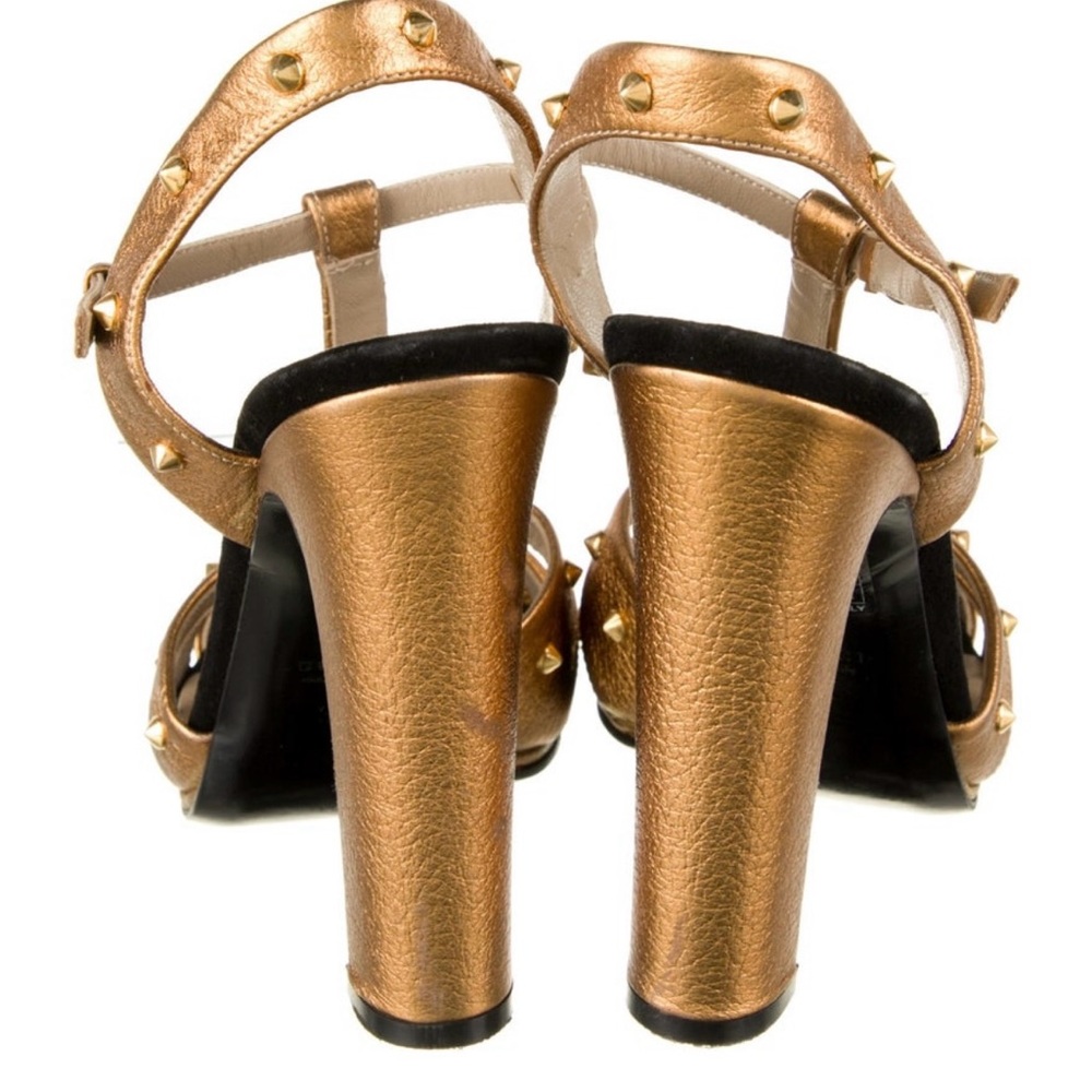 Gucci Metallic Gold Studded T-Strap Sandals - Picture 4 of 8
